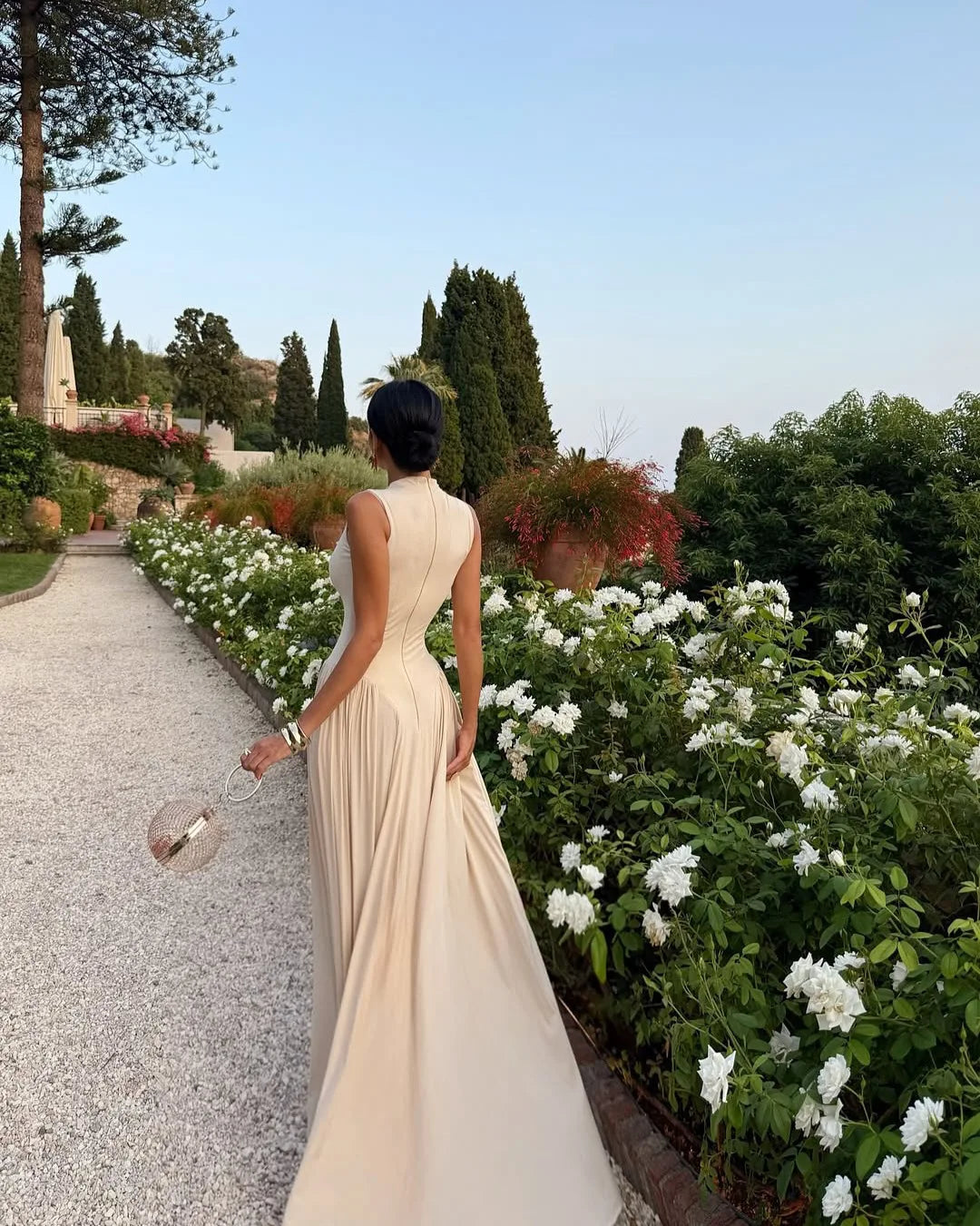 Slim Solid Color Big Hem Long Sleeveless Pleated Evening Dress