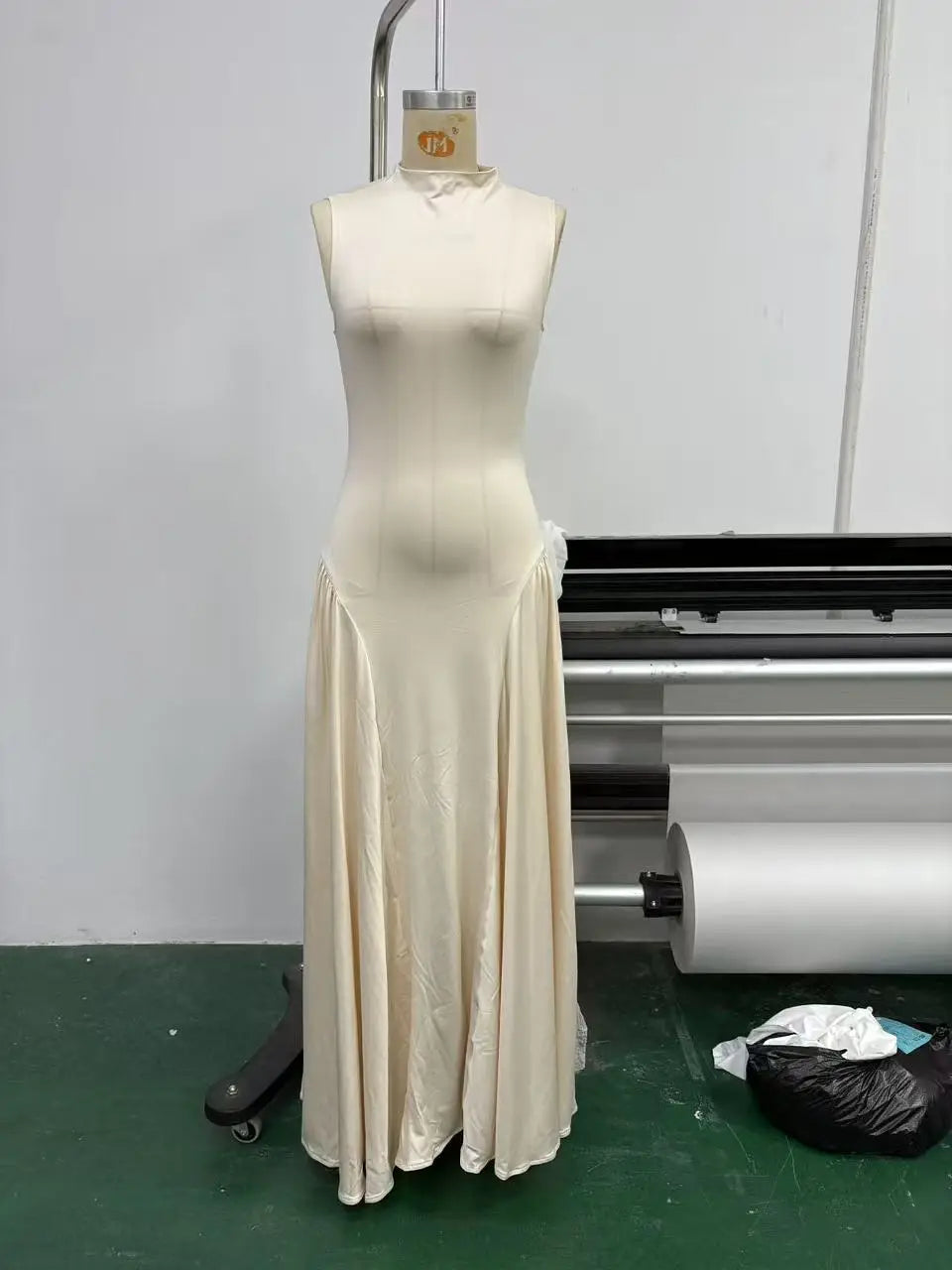 Slim Solid Color Big Hem Long Sleeveless Pleated Evening Dress