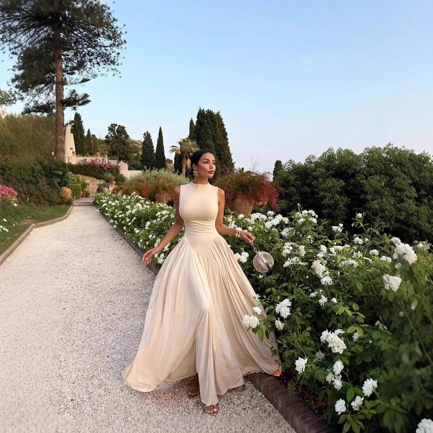 Slim Solid Color Big Hem Long Sleeveless Pleated Evening Dress