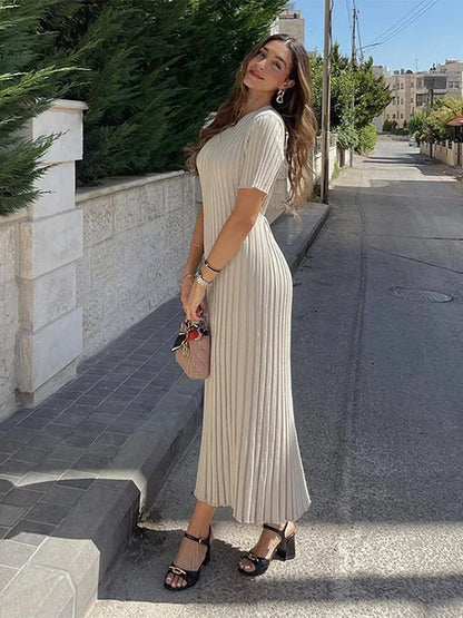 Knitted Short Sleeve Pleated Long Dress