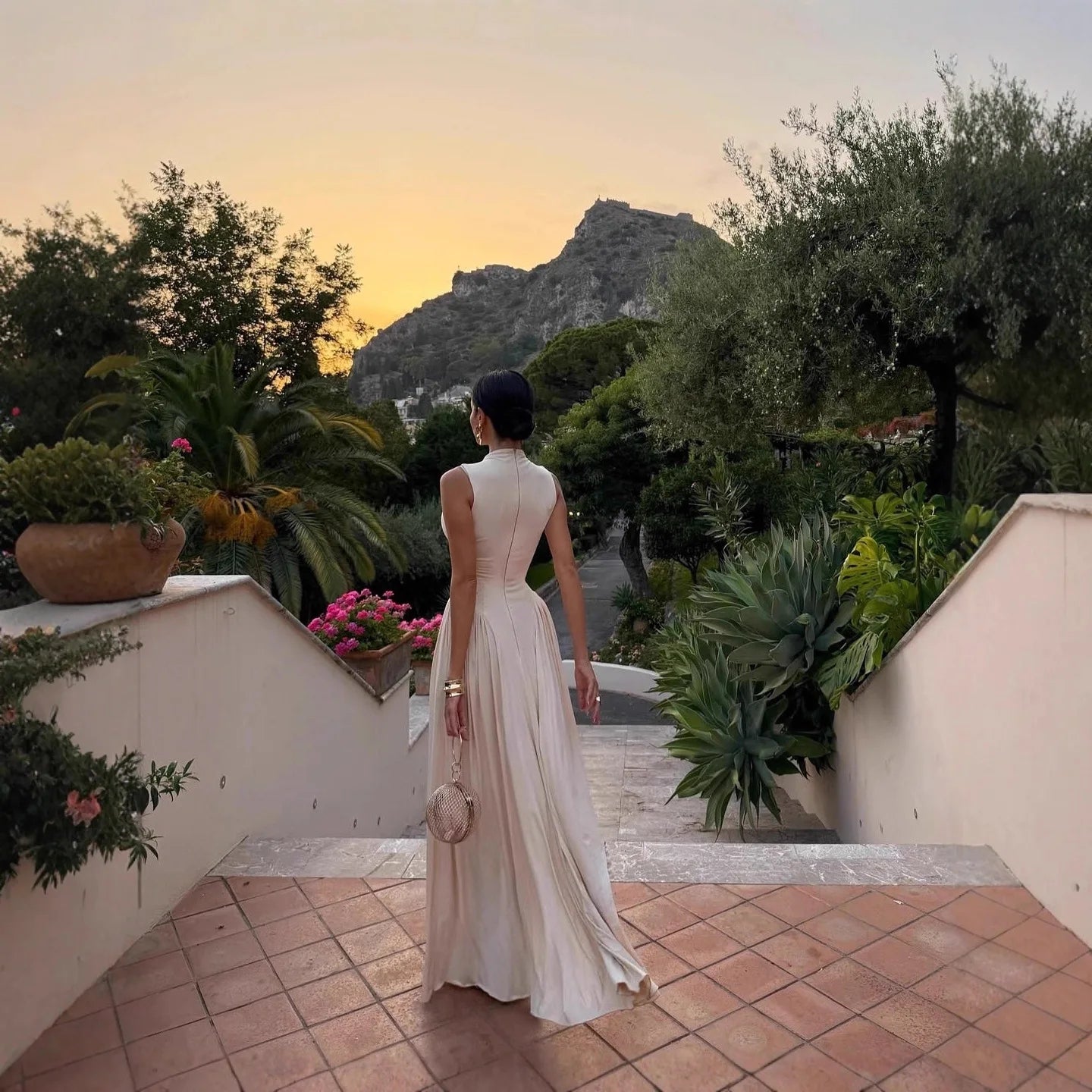 Slim Solid Color Big Hem Long Sleeveless Pleated Evening Dress
